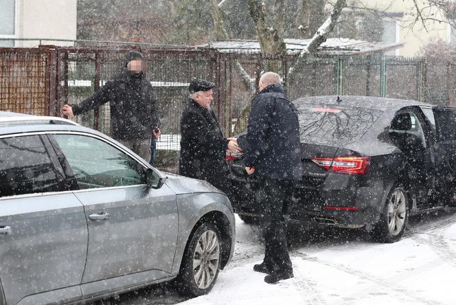 Kaczyński salutuje kierowcy