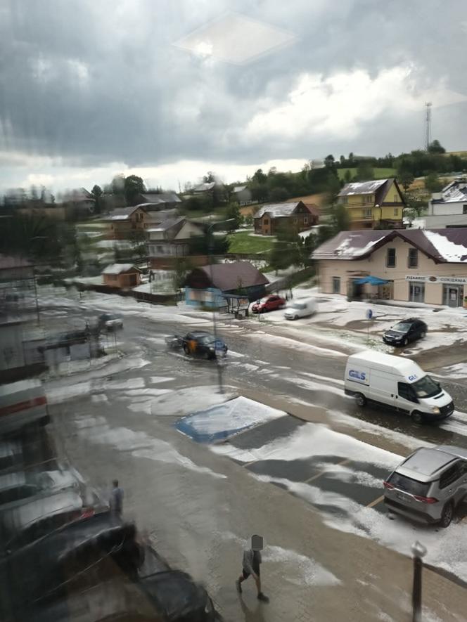 Szok! Potężne gradobicie zmieniło lato w zimę. Rolnicy liczą straty