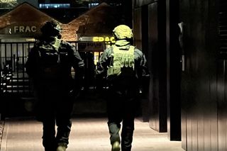 Antyterroryści na Grzybowskiej. Pilna akcja policji, jedna osoba zatrzymana