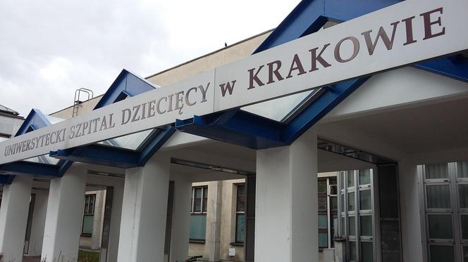 Kraków: Uniwersytecki Szpital Dziecięcy wstrzymuje przyjęcia i odwołuje zabiegi. Placówce grozi paraliż?