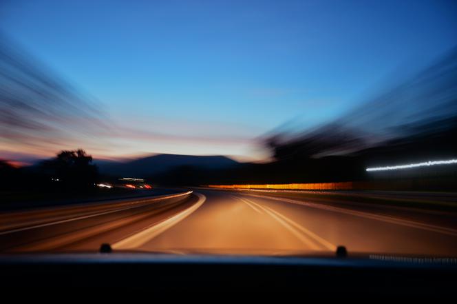 Węgorzewo. Pijany kierowca jechał środkiem drogi. Do tego miał dożywotni zakaz prowadzenia pojazdów