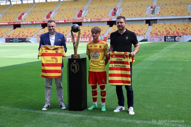 Jagiellonia Białystok zaprezentowała stroje na sezon 2024/25