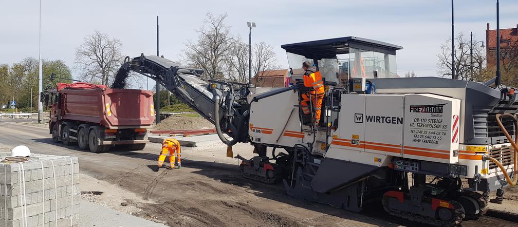 Roboty drogowe na al. św. Jana Pawła II w Toruniu nie zwalniają! Zaglądamy na plac budowy