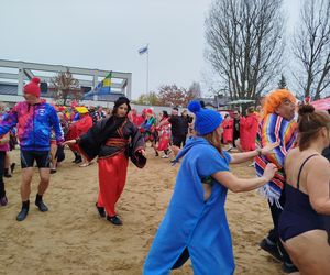 Mazowieckie Morsy otworzyły sezon morsowania 2025/2026 nad zalewem w Siedlcach