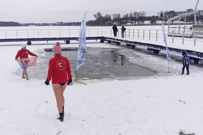 Zobacz kąpiel Wesołych Morsów Z Jezioraka w ramach WOŚP w Iławie