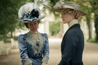 Polowanie na ćmy, odcinek 3. Franciszka Szlimakowska (Monika Krzywkowska), Nastazja Jurina (Daria Polunina)