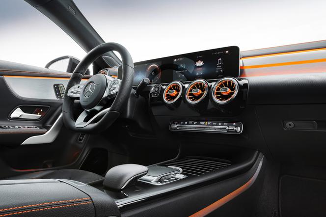 Mercedes-Benz CLA Coupe Edition Orange Art AMG Line