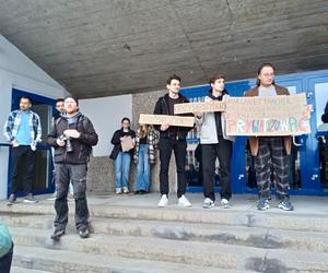 Protest studentów pod Domem Studenckim Jowita w Poznaniu