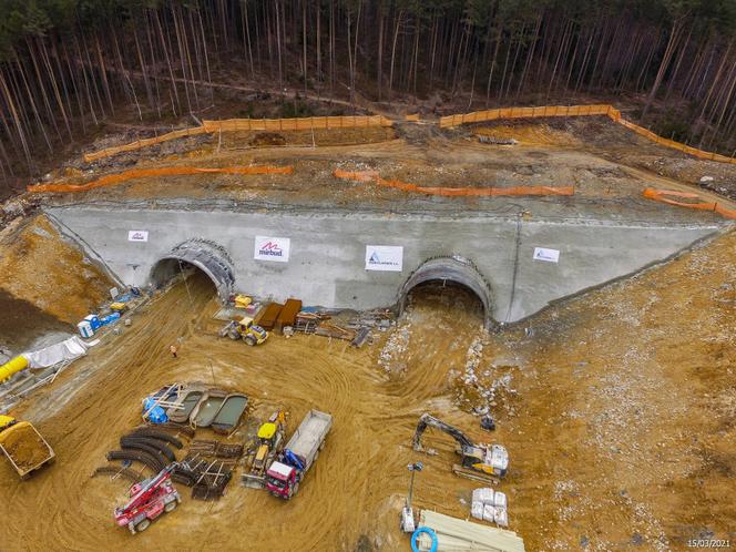 Drążenie tuneli na budowie S1 pomiędzy Milówką a Przybędzą
