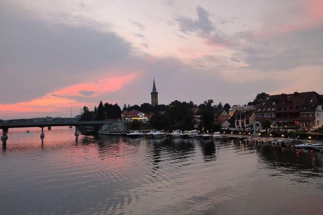 Mikołajki to mazurska Wenecja. Przyciągają turystów z całego świata