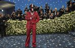 Najgorsze stylizacje na Met Gali 2025. Fotrepian na plecach to dopiero początek