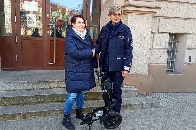 Mama Łukasza Berezaka odebrała skradzioną przystawkę do wózka