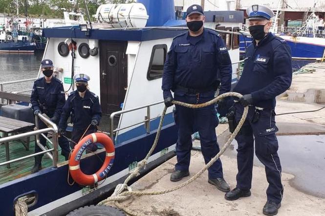 Ustka: Policjanci uratowali topiącego się mężczyznę