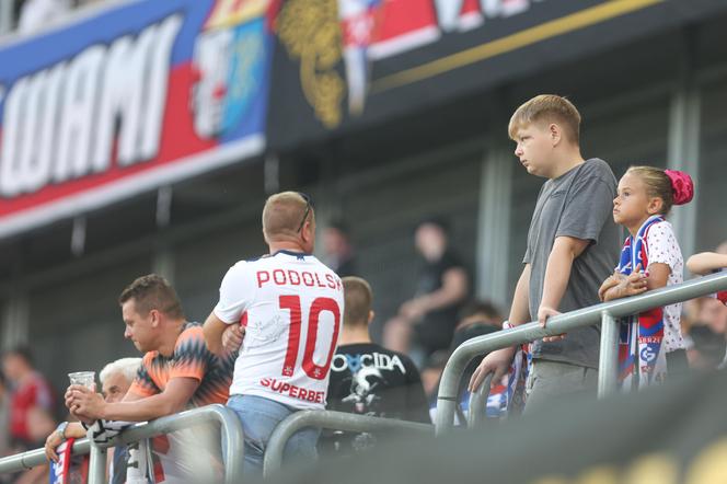 Górnik Zabrze zmierzył się z Rakowem Częstochowa. Kibice na trybunach dopisali