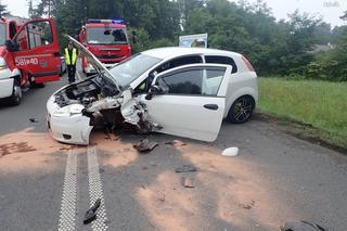 Wypadek w Rybniku. Zderzyły się dwa pojazdy. Do szpitala trafił 21-letni mężczyzna