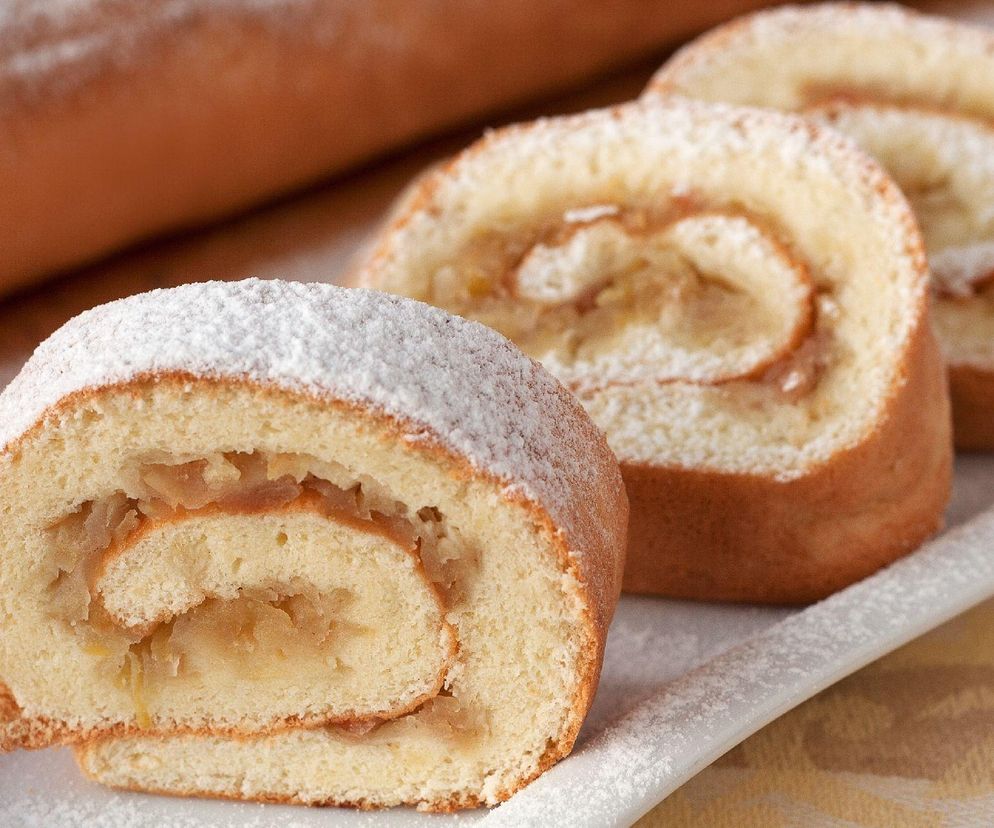 rolada biszkoptowa z jabłkami