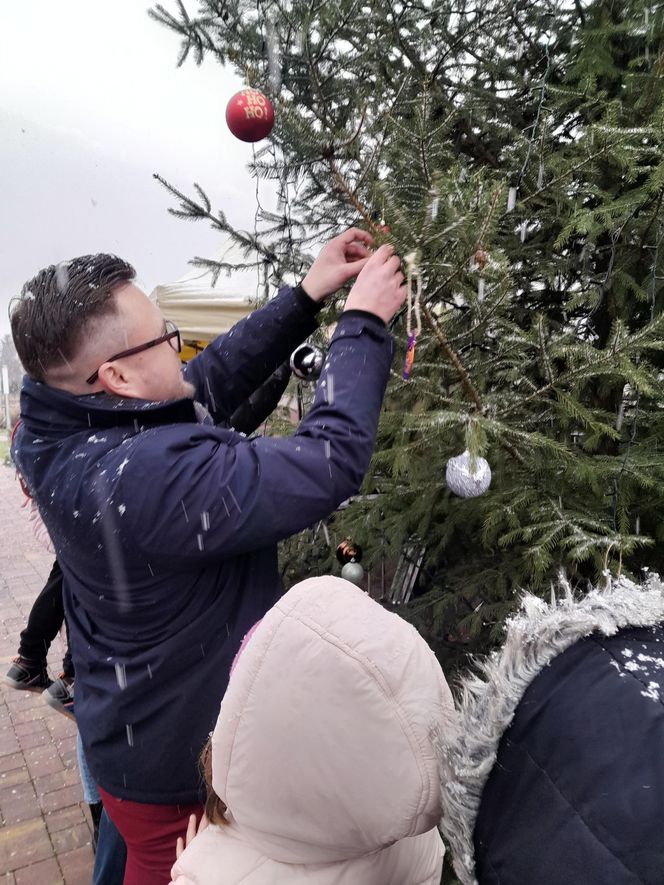 Na rynku w Mordach stanęła choinka