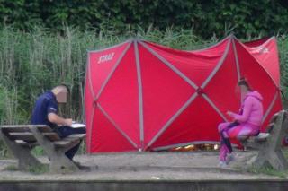 Koszmar na Bemowie w Warszawie. 63-latek wszedł do wody, nie wypłynął. Był reanimowany, nie żyje