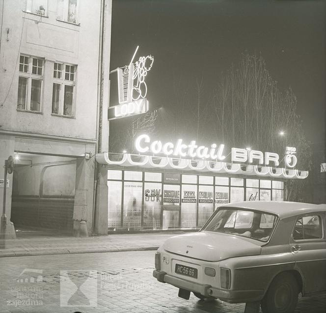 „Cocktail Bar” przy ul. Komandorskiej, 1973 r.