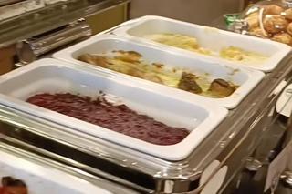 Rodzina pięcioraczków w podróży do Tajlandii