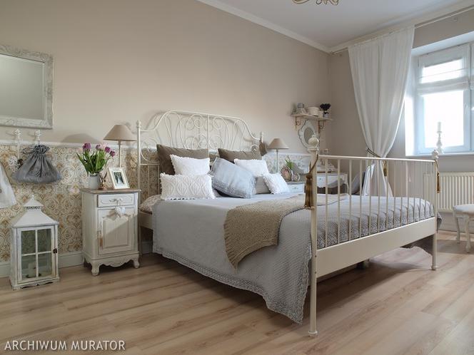 Aranżacja sypialni w stylu romantycznym: z tapetą