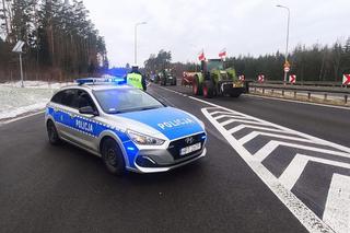 Protest rolników w warmińsko-mazurskim. Setki ciągników zablokowały drogi regionu [ZDJĘCIA]