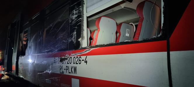 Zderzenie busa i pociągu pod Poznaniem. Są ranni!