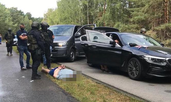 Policja zatrzymała podejrzanych o kradzież ferrari