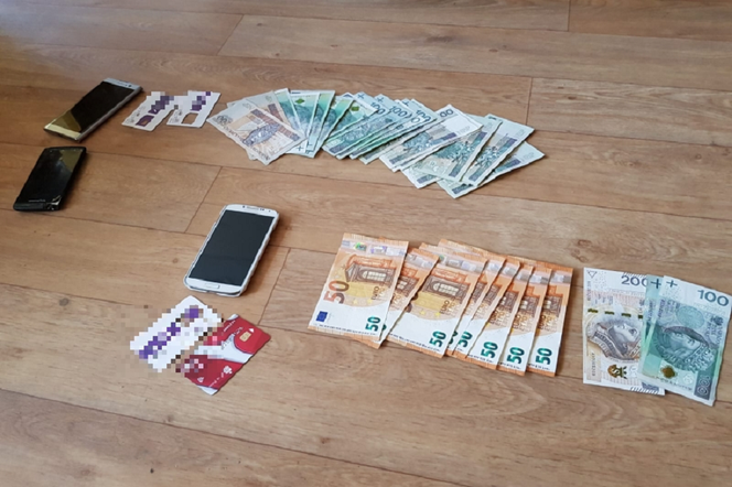 Mołdawianka i Ukrainiec zatrzymani we Wrocławiu. Oszukali prawie 150 osób!