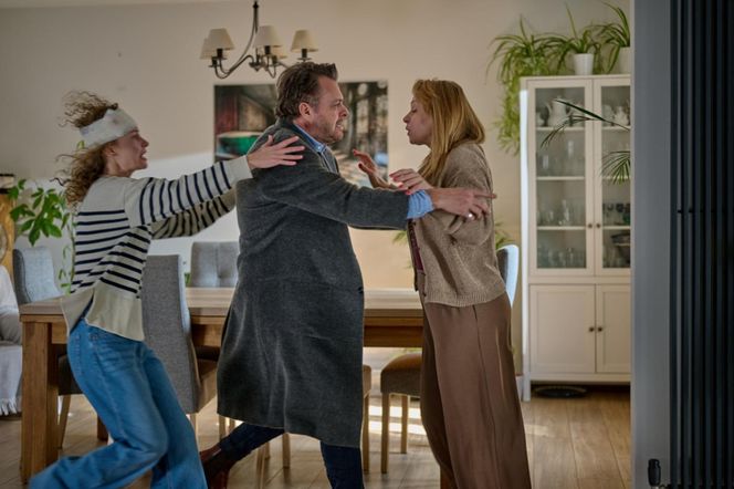 Na Wspólnej odc. 4044: Malwina (Martyna Dudek), Konrad (Marek Bukowski), Karolina Wysocka (Paulina Holtz)