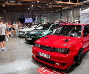 Szybkie samochody, drogowe akrobacje oraz piękne kobiety. Tak było na Tuning Show Expo w Krakowie