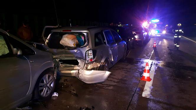 Karambol na A4 w pobliżu Kostomłotów