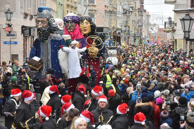 Orszak Trzech Króli w Toruniu. Tak wyglądał 6 stycznia 2024 roku na starówce