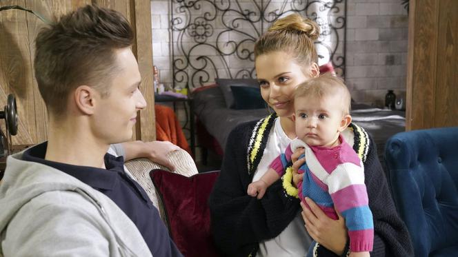 Barwy szczęścia, odc. 2268: Józek (Patryk Pniewski), Julita (Katarzyna Sawczuk), Julka (Julka Staniszewska)