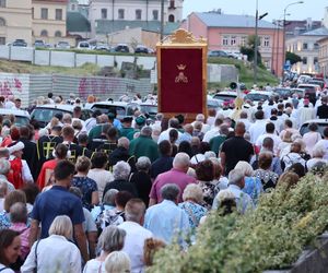 76. rocznica Cudu Lubelskiego. Procesja różańcowa w centrum Lublina