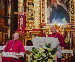 Kanoniczne objęcie diecezji sosnowieckiej przez bp. Artura Ważnego. Dał się poznać jako odważny