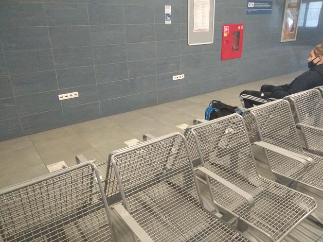 W poczekalni przez dłuższy czas nie działały gniazdka elektryczne.