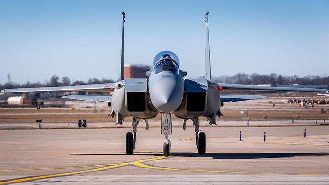 Samoloty  F-15, F/A 18