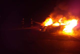 Brzostowiec: Groźny pożar samochodu osobowego. Auto spaliło się doszczętnie 