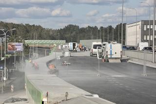 Estakada na Marsa i Żołnierskiej na ukończeniu. Drogowcy pracują w pocie czoła