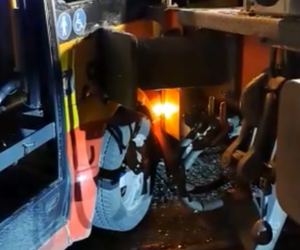 Autobus zepsuł się na przejeździe kolejowym w pow. kraśnickim. Nie udało się uniknąć zderzenia
