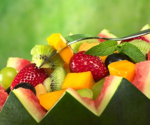 Sałatka owocowa w arbuzie - na przyjęcia, imprezy, grille i kinder bale