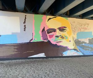 Nowy mural w Bydgoszczy. Stanisław Tym upamiętniony w przestrzeni miejskiej