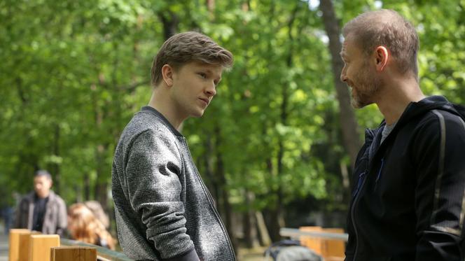 M jak miłość odcinek 1459. Andrzej Budzyński (Krystian Wieczorek), Łukasz (Jakub Józefowicz)