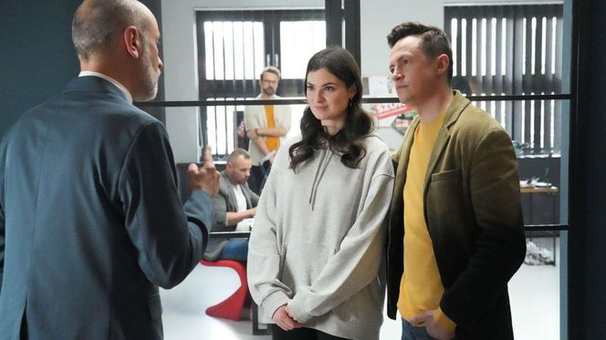 Barwy szczęścia odc. 3186. Weronika (Maria Świłpa), Błażej Modrzycki (Piotr Ligienza), Kornel (Jakub Bohosiewicz) 