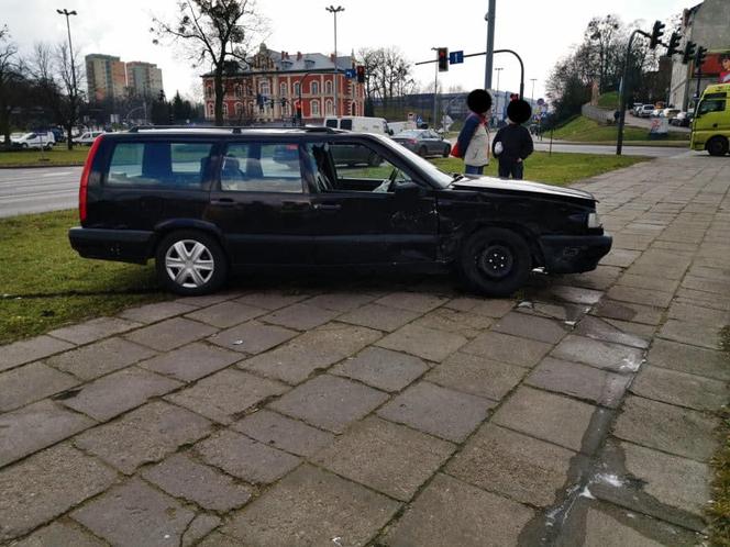 Wypadek na Placu Poznańskim. Jedna osoba trafiła do szpitala