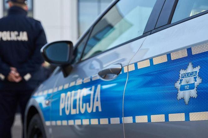 Chorzów: Chciał wyskoczyć przez okno. Policjanci trzymali go za nogi