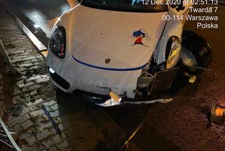 Porsche roztrzaskane na Twardej. Samochód należał do jednej z firm carsharingowych