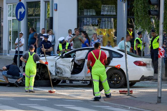 Zderzenie dwóch aut na Mokotowie; jeden z nich wjechał w ludzi