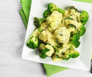 Przepis na brokuły w sosie twarożkowo-czosnkowym do obiadu